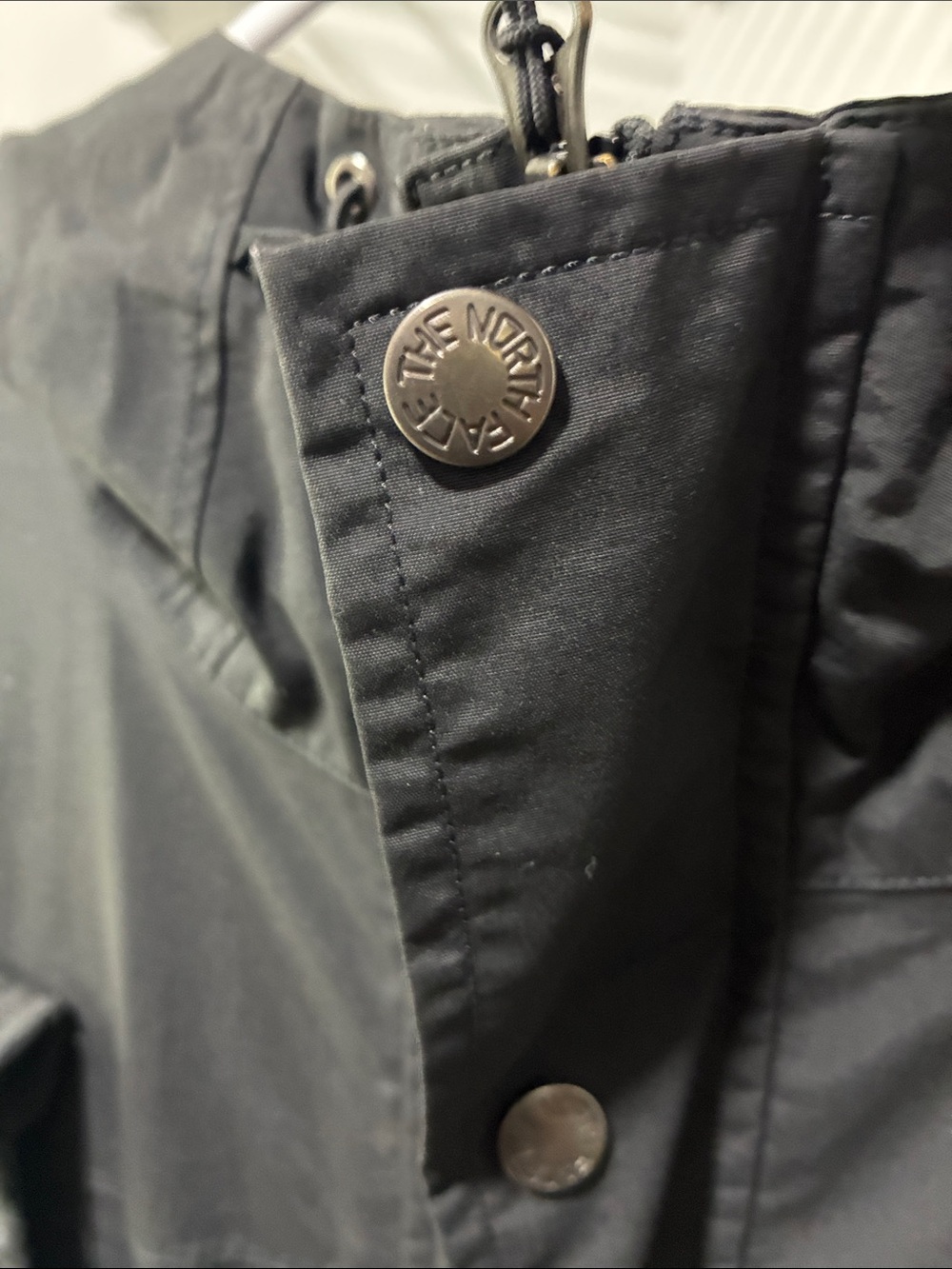 The North Face x Supreme Cargo Jacket - Picture 3 of 10